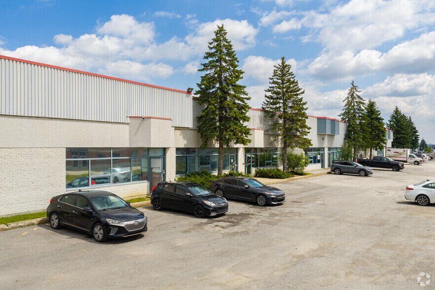 1275-1327 Rue Bergar, Laval, QC à louer - Photo de l’immeuble – Image 2 sur 6