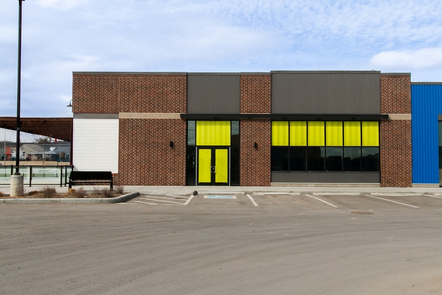 1561 210 Ave, Calgary, AB à louer - Photo de l’immeuble – Image 2 sur 11