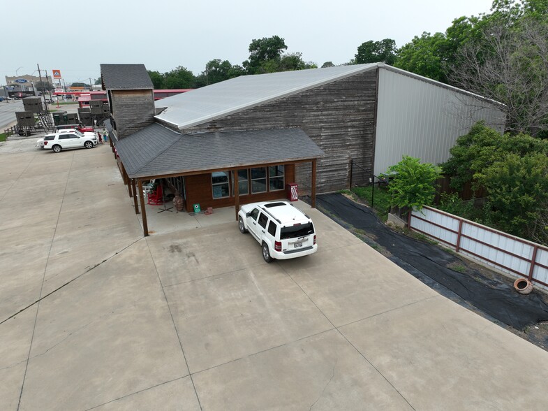 409 E Central Ave, Comanche, TX à vendre - Photo de l’immeuble – Image 3 sur 9