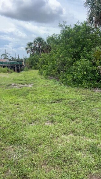 1898 Hillsborough Blvd, North Port, FL à vendre - Vidéo sur l’annonce professionnelle – Image 2 sur 7