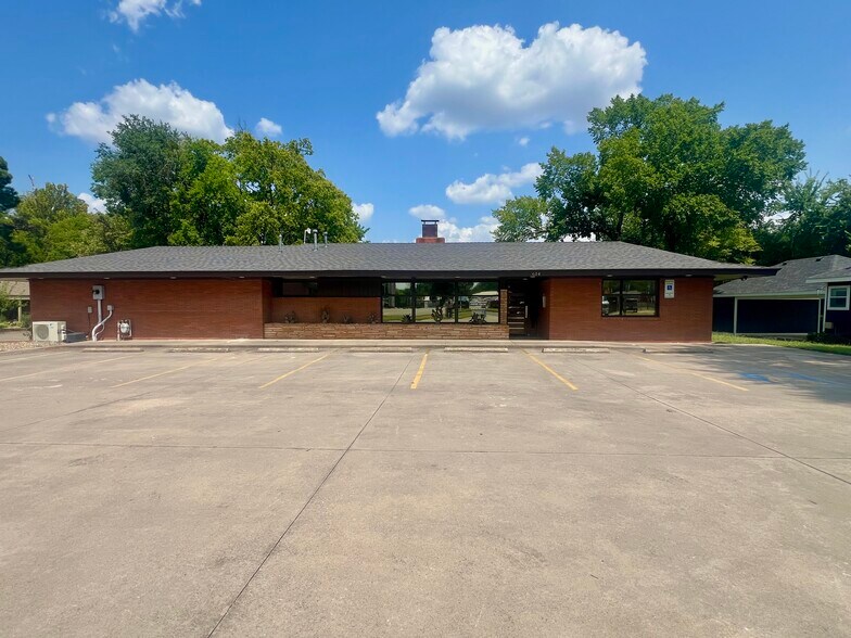 614 Oak Ave, Sulphur Springs, TX à vendre - Photo de l’immeuble – Image 3 sur 38