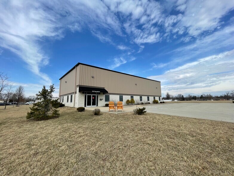 250 Business Park Dr, Fortville, IN à vendre - Photo de l’immeuble – Image 2 sur 11