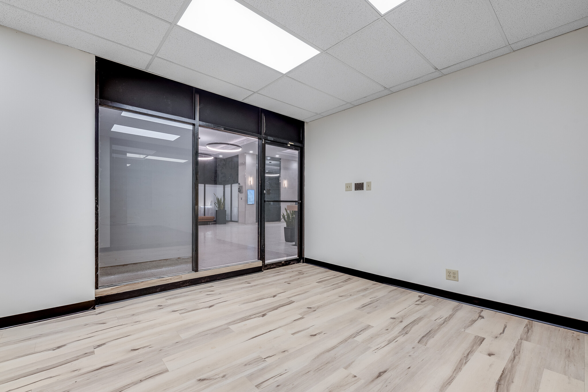 141 Laurier Ave W, Ottawa, ON à louer Photo intérieure– Image 1 sur 4