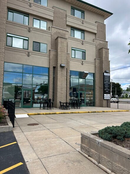 400 N Richmond St, Appleton, WI à louer - Photo de l’immeuble – Image 2 sur 10