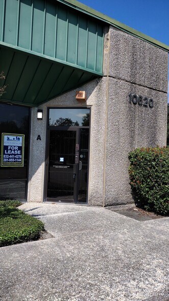 10620 Stebbins Cir, Houston, TX à louer - Photo de l’immeuble – Image 2 sur 8