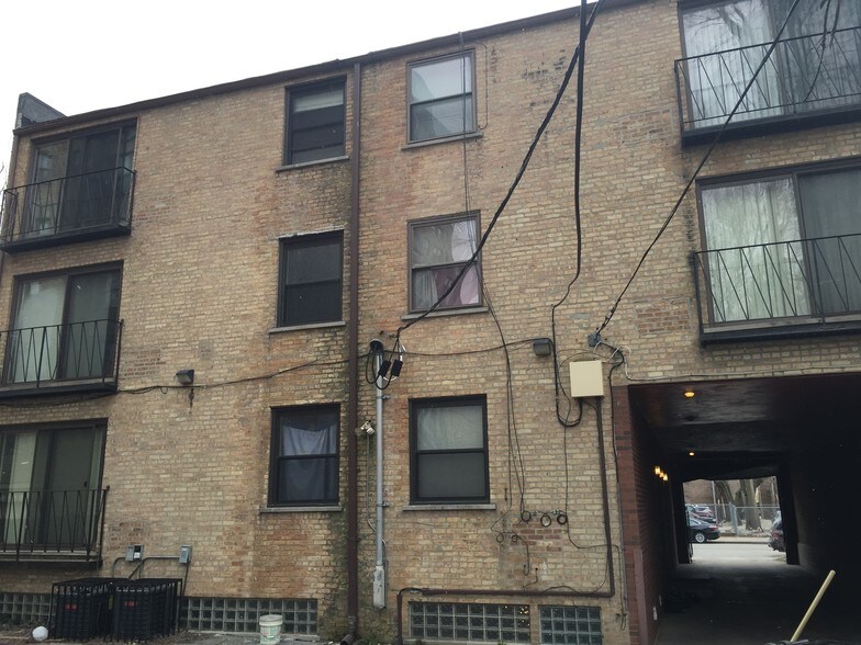 2720 E 75th St, Chicago, IL à vendre - Photo de l’immeuble – Image 2 sur 12