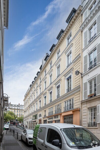 1 Rue D'Hauteville, Paris à louer - Photo de l’immeuble – Image 2 sur 5