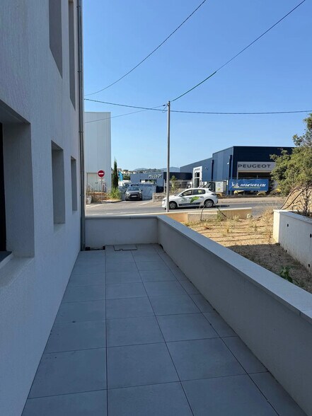 333 Avenue Marcel Paul (Rd 63), La Seyne-sur-Mer à vendre - Photo de l’immeuble – Image 3 sur 6