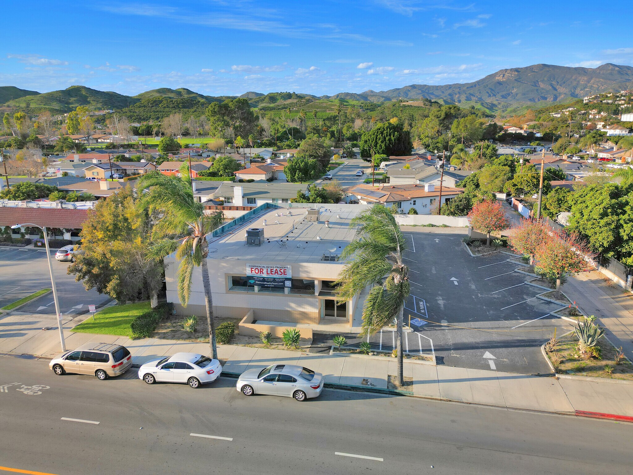 233 W Harvard Blvd, Santa Paula, CA à louer Photo principale– Image 1 sur 25