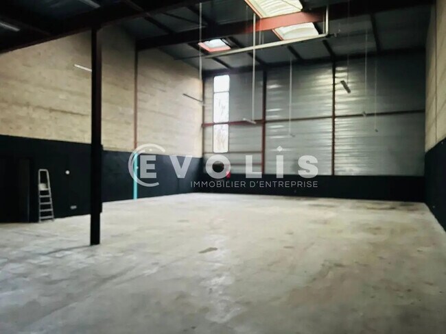 Plus de détails pour Bureau, Local d'activités à louer