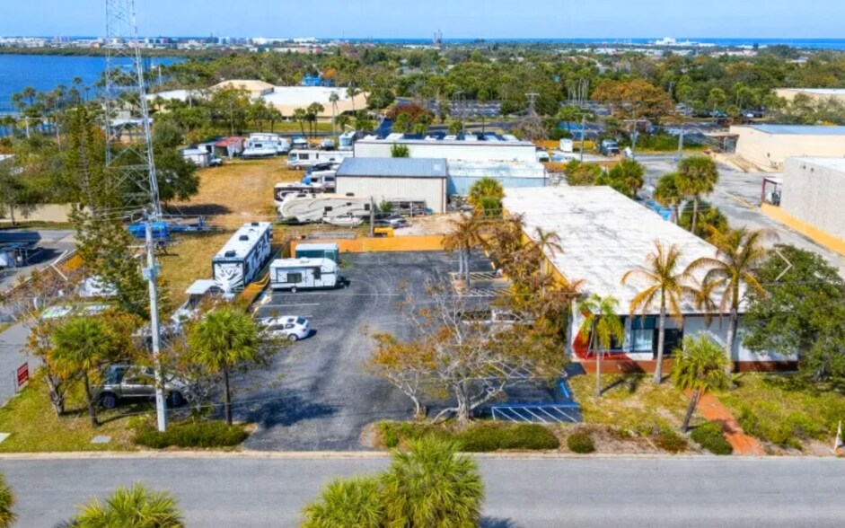 190 Center St, Cape Canaveral, FL à vendre - Photo de l’immeuble – Image 2 sur 3