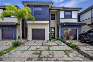 Plus de détails pour 15809 NW 91st Ct, Miami Lakes, FL - Spécialisé à vendre