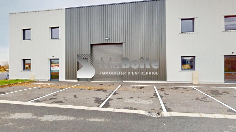 Local d’activités dans Riorges à louer - Photo de l’immeuble – Image 3 sur 5