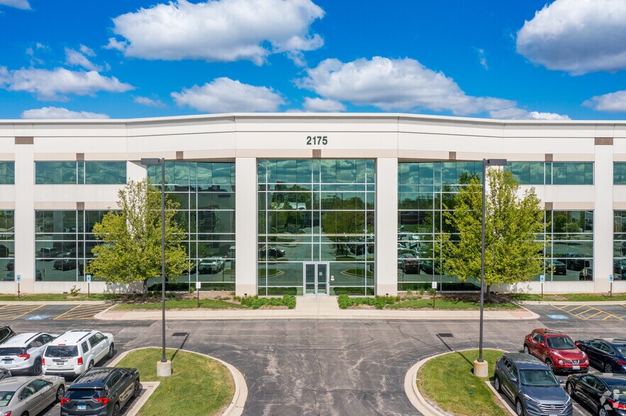 2175 Point Blvd, Elgin, IL à louer - Photo de l’immeuble – Image 2 sur 11