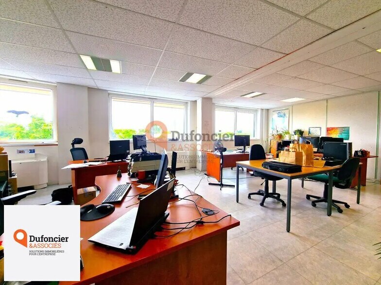 Bureau dans Chasseneuil-du-Poitou à louer - Photo intérieure – Image 3 sur 8