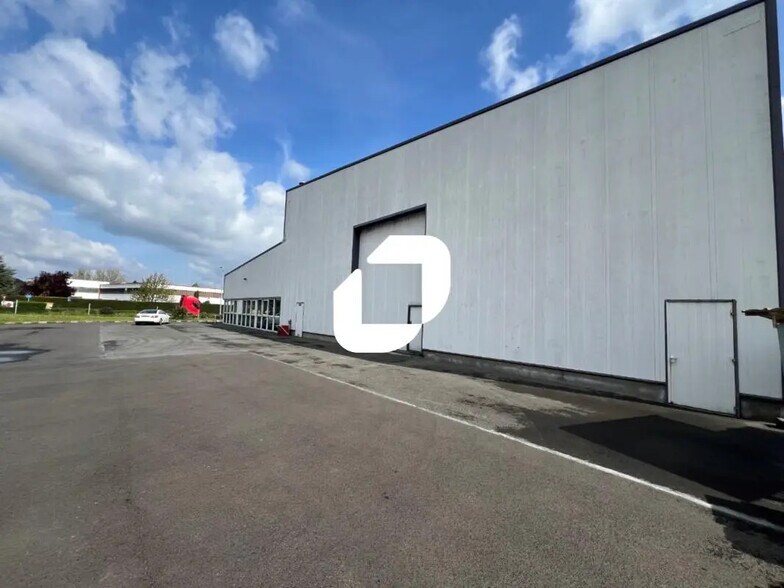 Local d’activités dans Ruitz à louer - Photo de l’immeuble – Image 1 sur 9