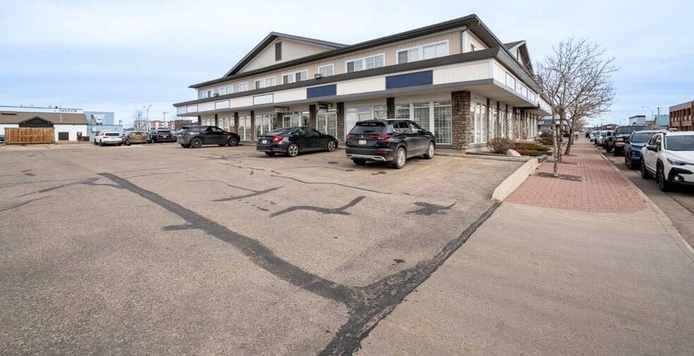 10126 97 Av, Grande Prairie, AB à vendre - Photo principale – Image 1 sur 1