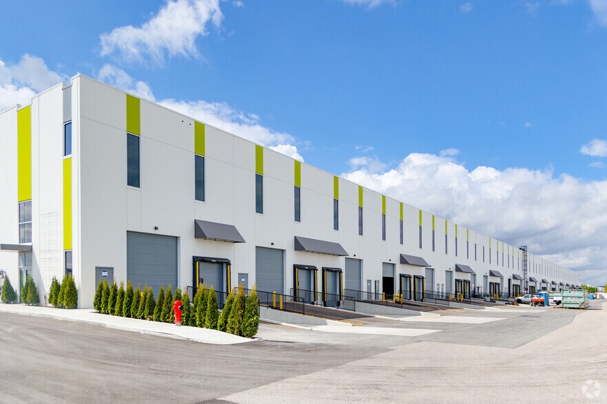 19265 Airport Way, Pitt Meadows, BC à louer - Photo de l’immeuble – Image 2 sur 7