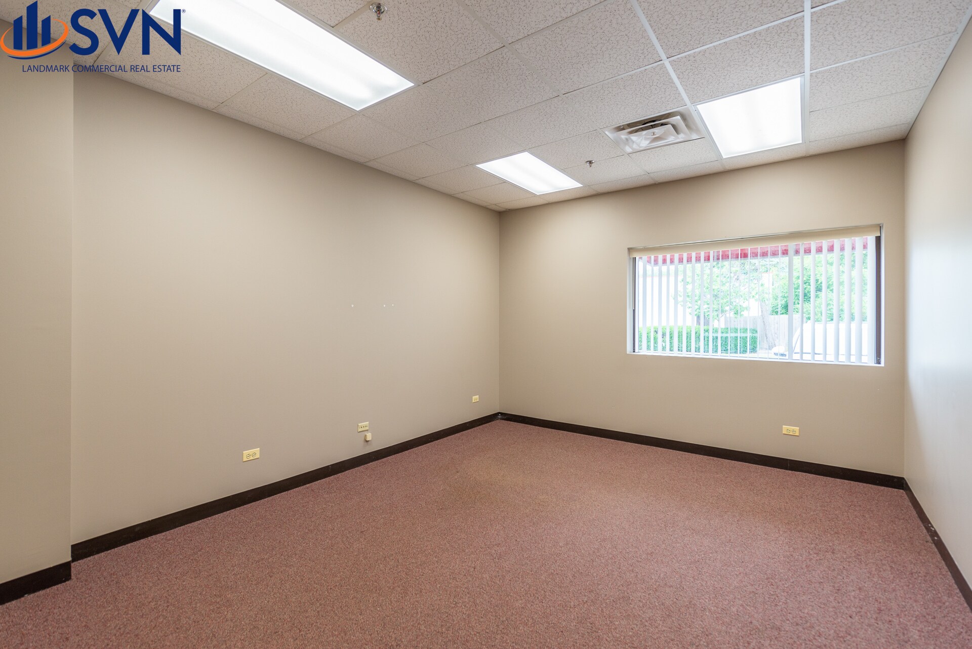 611 E State St, Geneva, IL à louer Photo intérieure– Image 1 sur 2