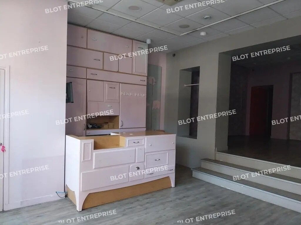 Local commercial dans Dinan à louer Photo intérieure– Image 1 sur 6