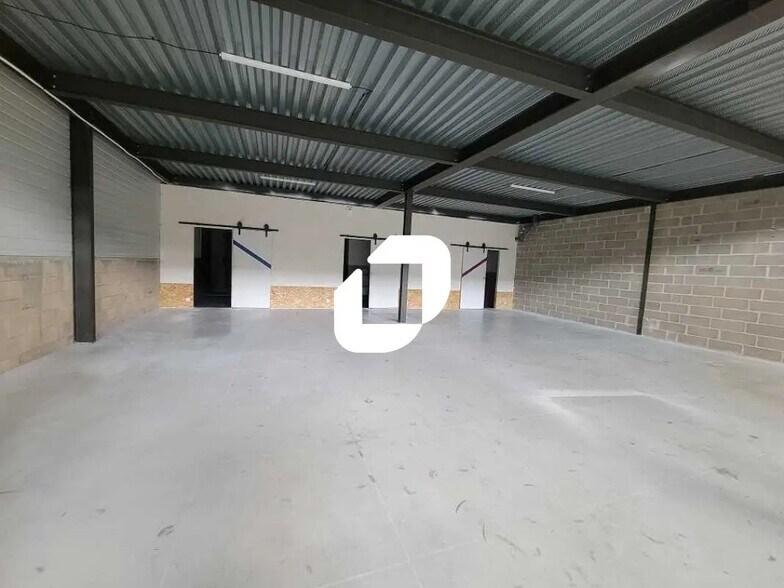 Local d’activités dans Marcoussis à louer - Photo de l’immeuble – Image 2 sur 11