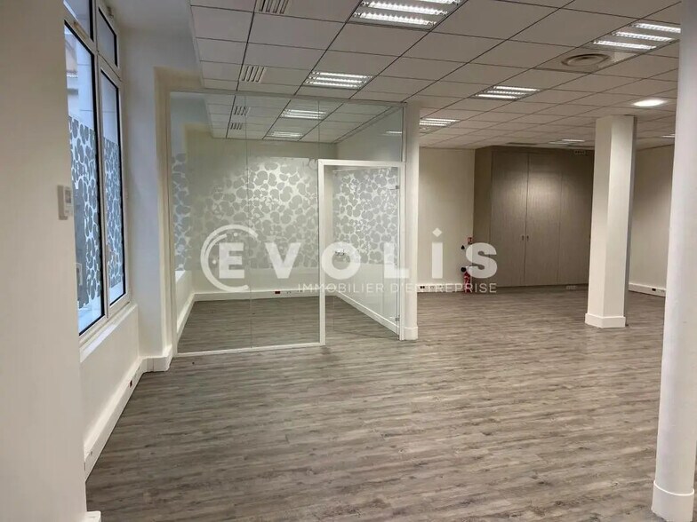 Bureau dans Paris à louer - Photo de l’immeuble – Image 2 sur 8