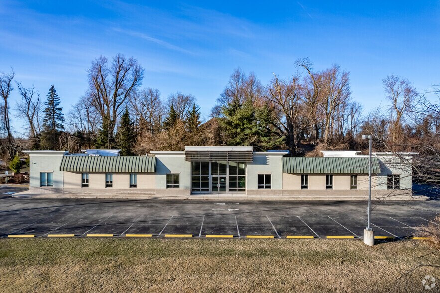 419 Coyle Curtain Rd, Monongahela, PA à vendre - Photo principale – Image 1 sur 16