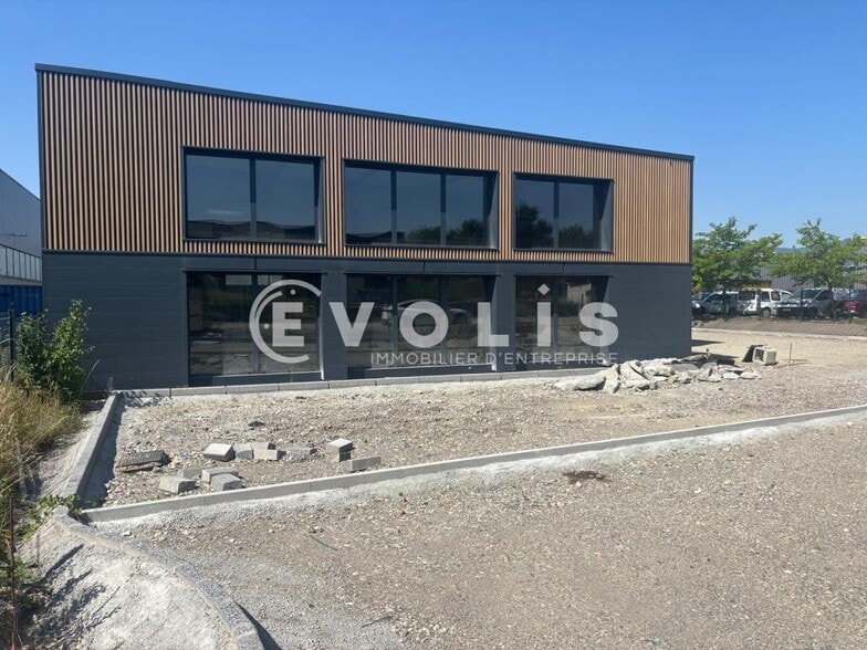 164 Rue De La Garenniere, Mornant à louer - Photo de l’immeuble – Image 2 sur 13