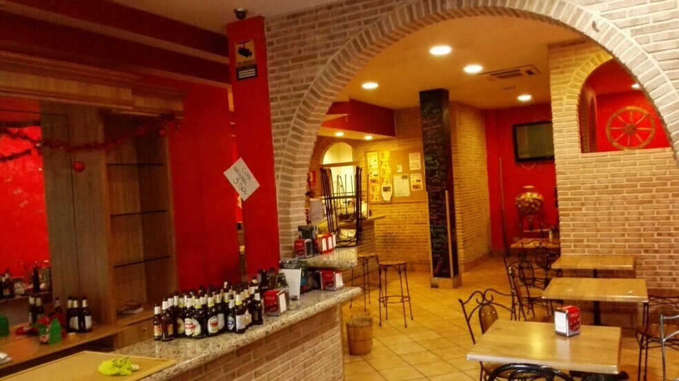 Local commercial dans Móstoles, Madrid à louer - Photo de l’immeuble – Image 2 sur 3