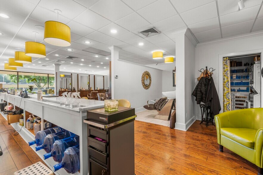 420 Post Rd W, Westport, CT à vendre - Photo de l’immeuble – Image 2 sur 20