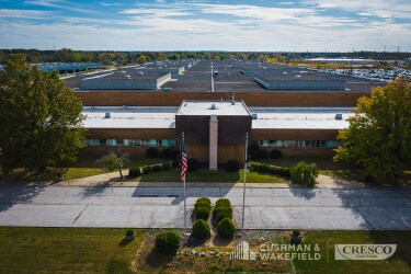 18901 Snow Rd, Brook Park, OH à louer - Photo de l’immeuble – Image 2 sur 5