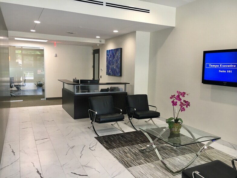 2503 W Swann Ave, Tampa, FL à louer - Photo intérieure – Image 2 sur 10
