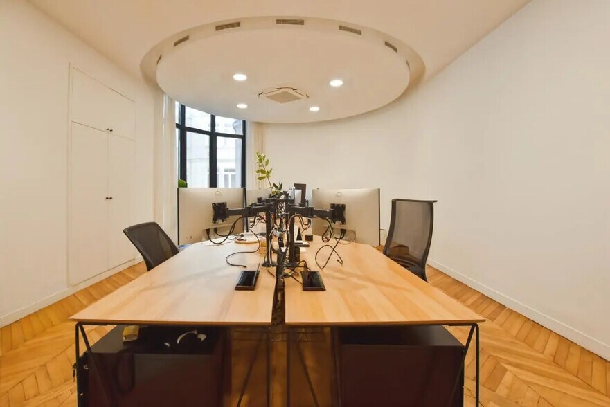Bureau dans Paris à louer - Photo de l’immeuble – Image 2 sur 8