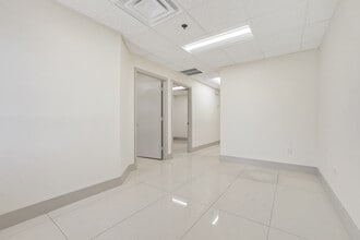 7950-7966 NW 14th St, Miami, FL à louer Photo de l’immeuble– Image 2 sur 15