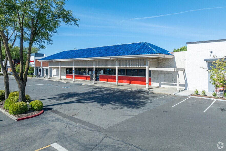 5403 Sunrise Blvd, Citrus Heights, CA à louer - Photo de l’immeuble – Image 3 sur 9