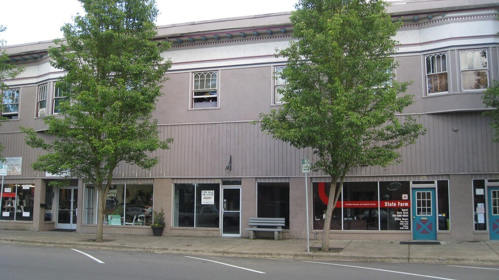 225-265 W 6th Ave, Junction City, OR à louer - Photo de l’immeuble – Image 3 sur 5