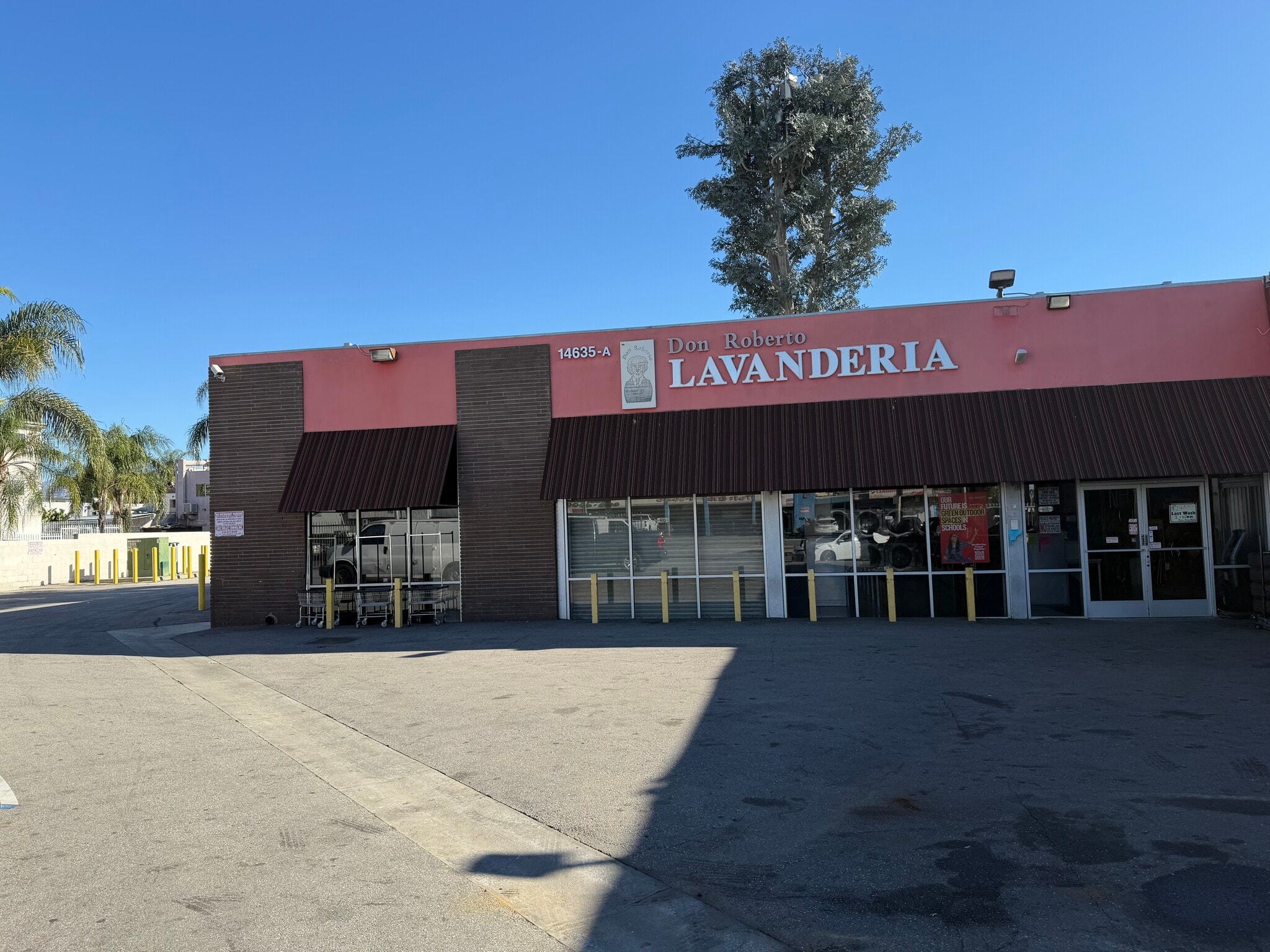 14635 Parthenia St, Panorama City, CA à louer Photo de l’immeuble– Image 1 sur 6