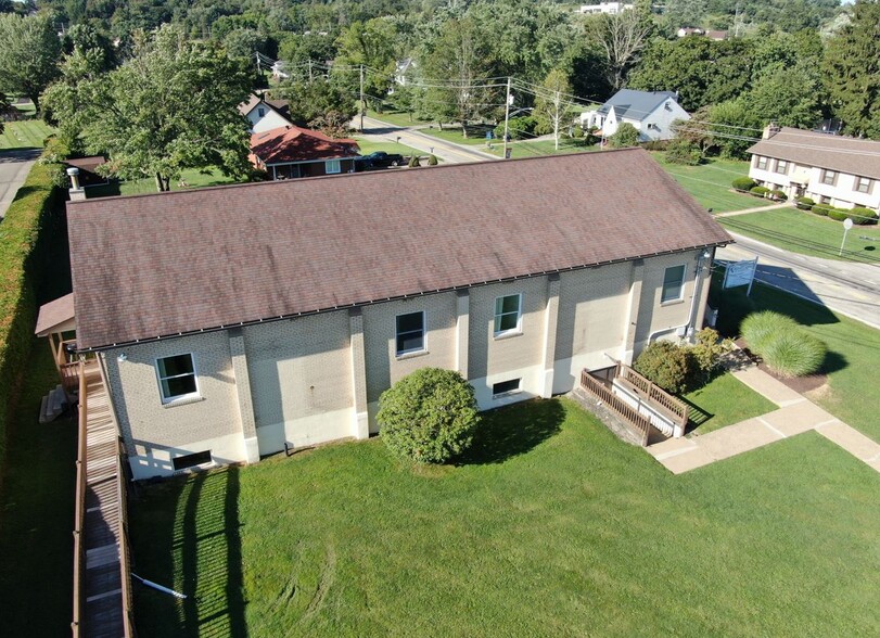 443 Athena Dr, Delmont, PA à vendre - Photo principale – Image 1 sur 27