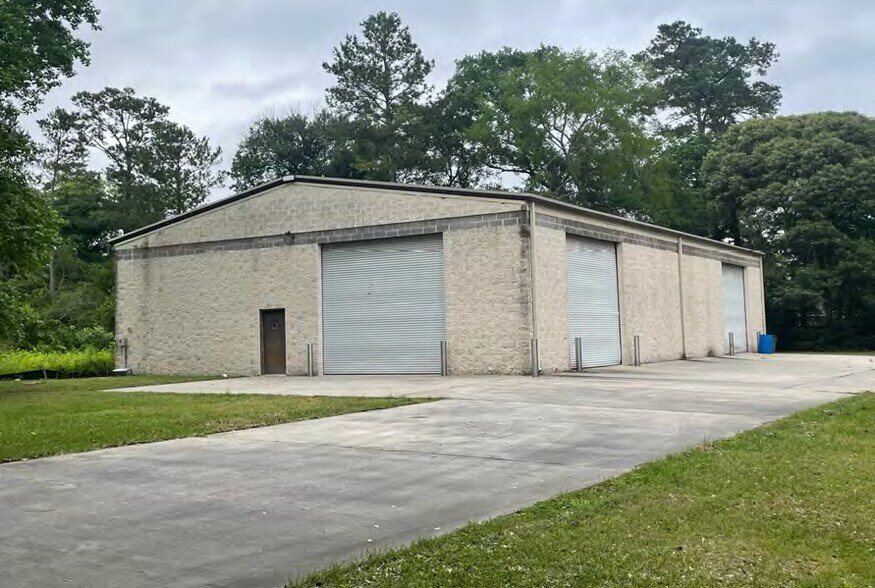 32114 Tamina Rd, Magnolia, TX à vendre - Photo de l’immeuble – Image 2 sur 9