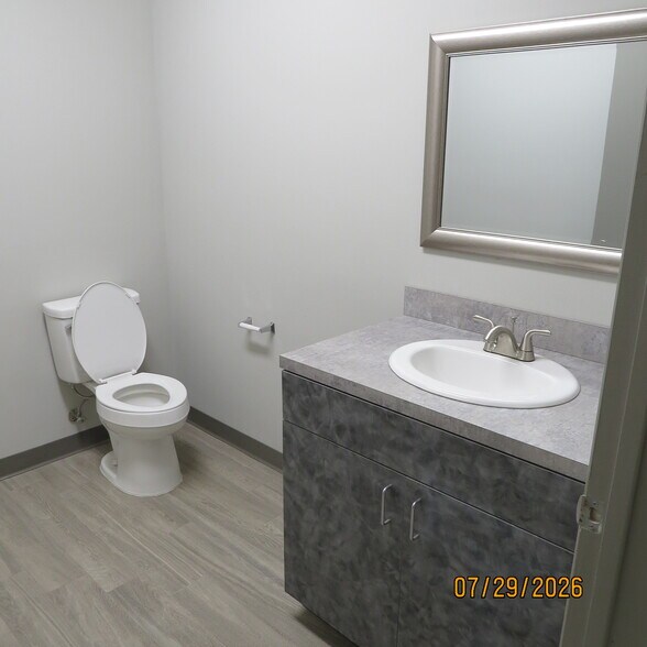 5710 Clarewood Dr, Houston, TX à louer - Photo de l’immeuble – Image 3 sur 14