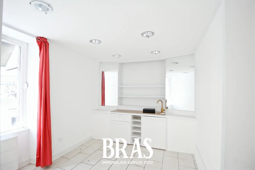 Local commercial dans Nantes à louer - Photo de l’immeuble – Image 3 sur 5