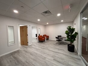 220 Davidson Ave, Somerset, NJ à louer Photo intérieure– Image 1 sur 4