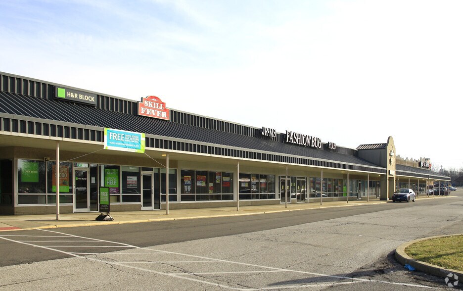 118-144 Sheffield Ctr, Lorain, OH à louer - Photo de l’immeuble – Image 2 sur 4