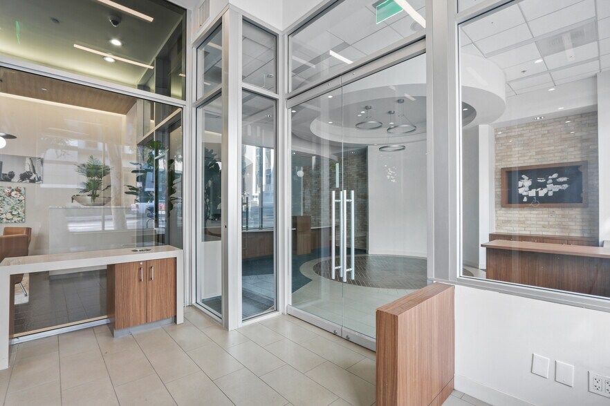 800 Wilshire Blvd, Los Angeles, CA à louer - Photo intérieure – Image 3 sur 11