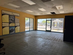 34081 Date Palm Dr, Cathedral City, CA à louer Photo intérieure– Image 2 sur 2