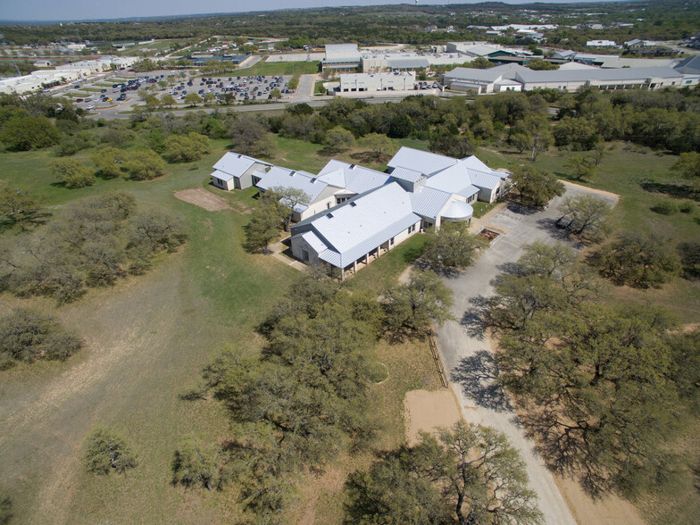 400W 290 & Roger Hanks Parkway, Dripping Springs, TX à vendre - Photo de l’immeuble – Image 3 sur 49