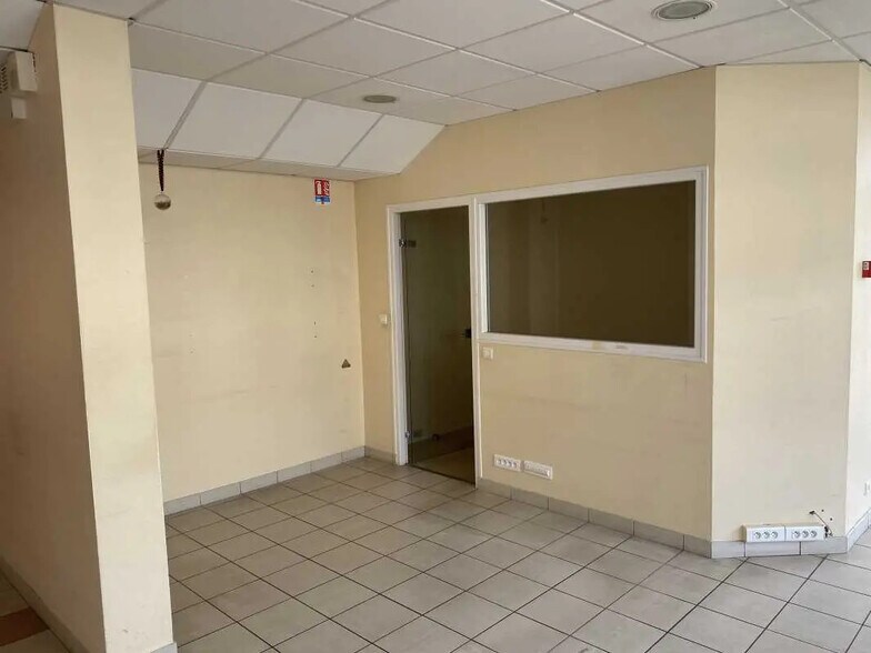 Bureau dans Caen à vendre - Photo de l’immeuble – Image 3 sur 8