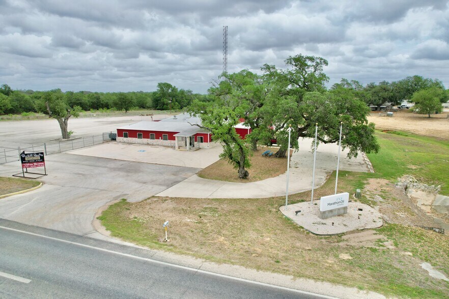 1200 Bensdale Rd, Pleasanton, TX à louer - Photo de l’immeuble – Image 2 sur 33