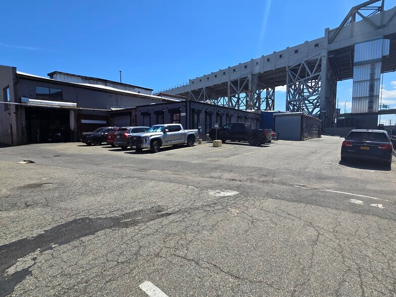 51-69 9th St, Brooklyn, NY à louer - Photo de l’immeuble – Image 3 sur 6