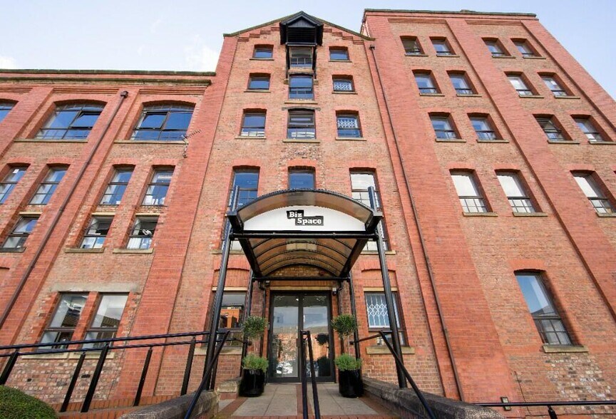 380 Chester Rd, Manchester à louer - Photo de l’immeuble – Image 3 sur 12